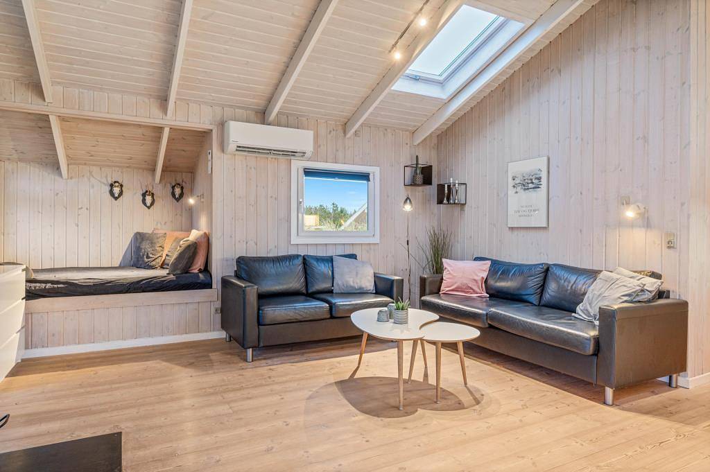 Klassisk sommerhus med spa, sauna og lukket træterrasse  in Søndervig, Holmsland Klit