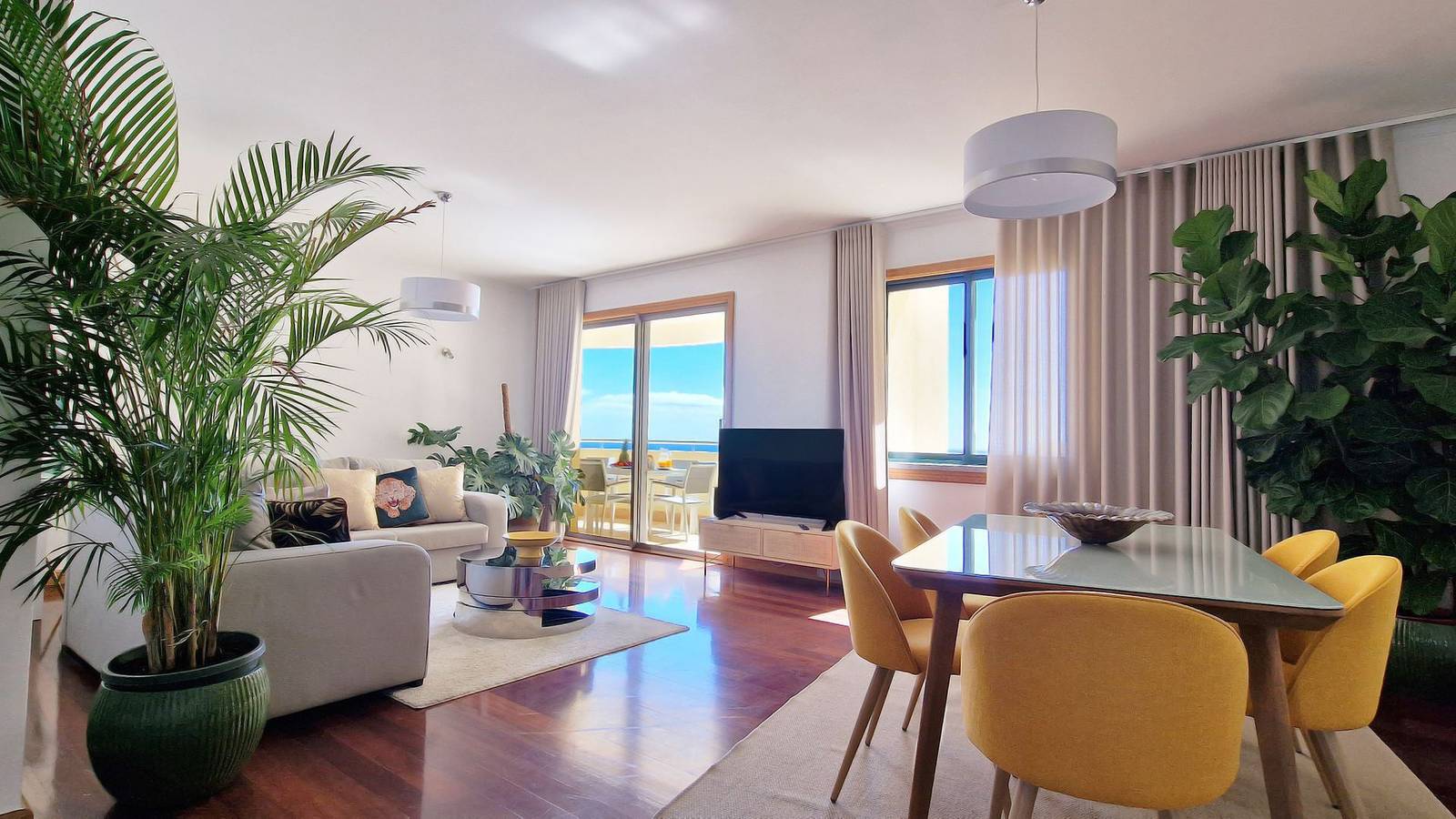 Entire apartment, Glorious Apartment by Lovelystay in São Martinho, Madeira