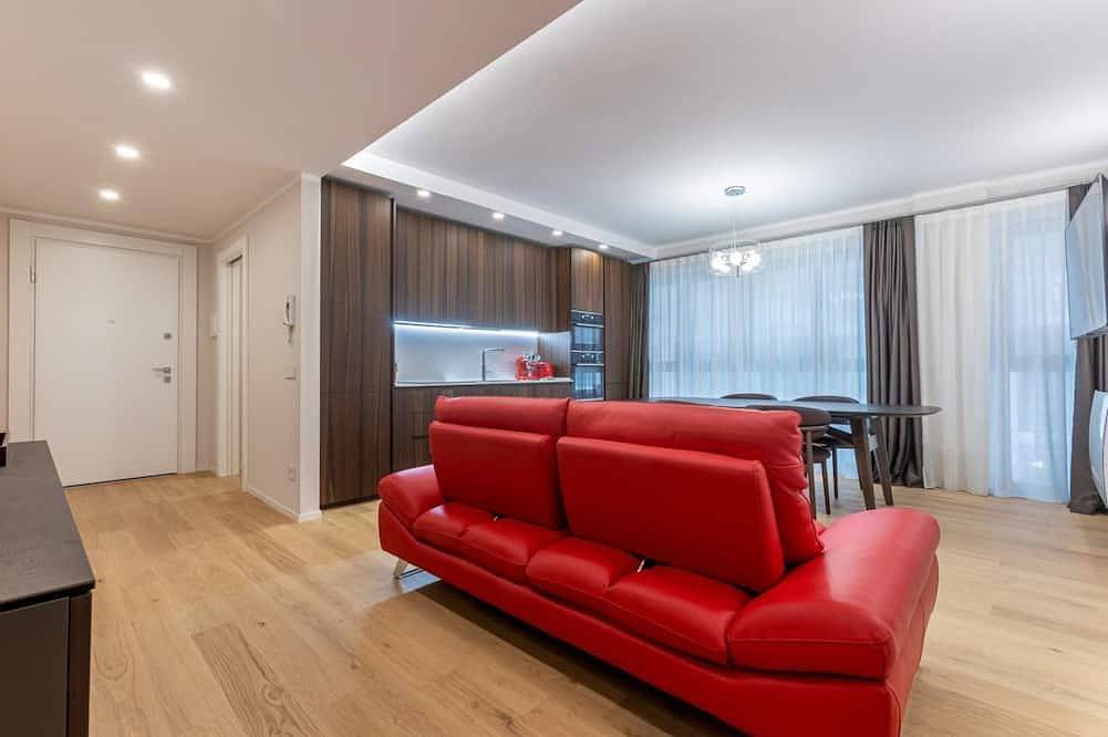 Entire apartment, Well-kept 98m² apartment with refined design, ideal for couples, families, business trips or charming stays up to 4 guests, on the first floor of a renovated building with lift (Not suitable for disabled guests).Located in Ferrara’s historic center (Z in Ferrara, Ferrara Province