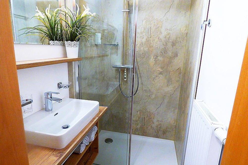 Ganze Wohnung, Neu modern renovierte Balkonwohnung A in Mörbisch am See, Leithaberg