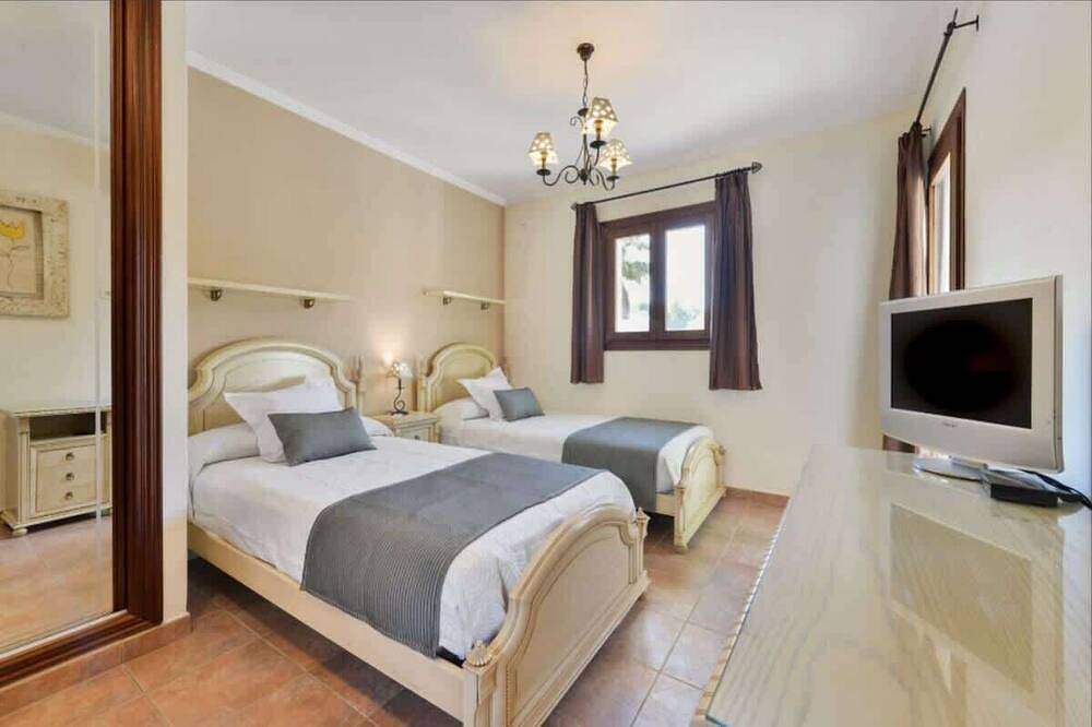 Villa Evie - Stunning | 5 Bedrooms | A/C | Pool in Sant Antoni de Portmany, West Ibiza