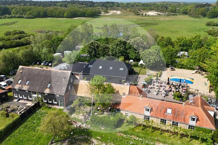 Ferienhaus für 6 Personen, mit Balkon/Terrasse und Terrasse sowie Garten