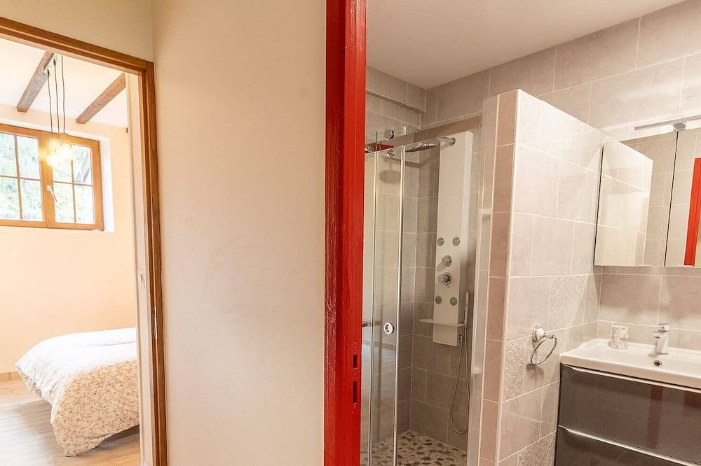 Ganze Wohnung, La Buanderie - Large two-bedroom apartment, luxurious appointments! in Jonzac, Jonzac und Umgebung
