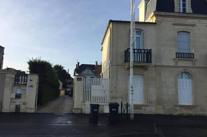 Maison de pêcheur à 30metres de la plage . in Luc-sur-Mer, Région de Caen