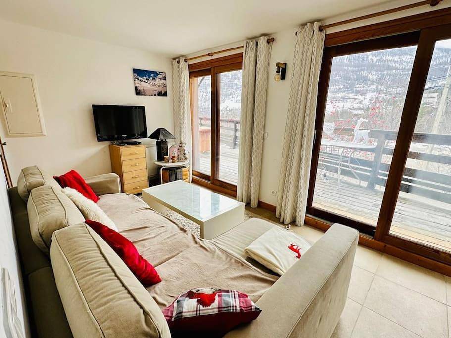 Appartement entier, Appart T3 avec Terrasse de 60m2 Chalet Le Coucou Allos in Allos, Région Castellane