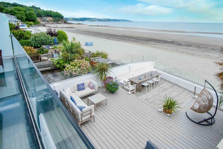 Holiday home for 10 people, with terrace and ocean view in Saundersfoot