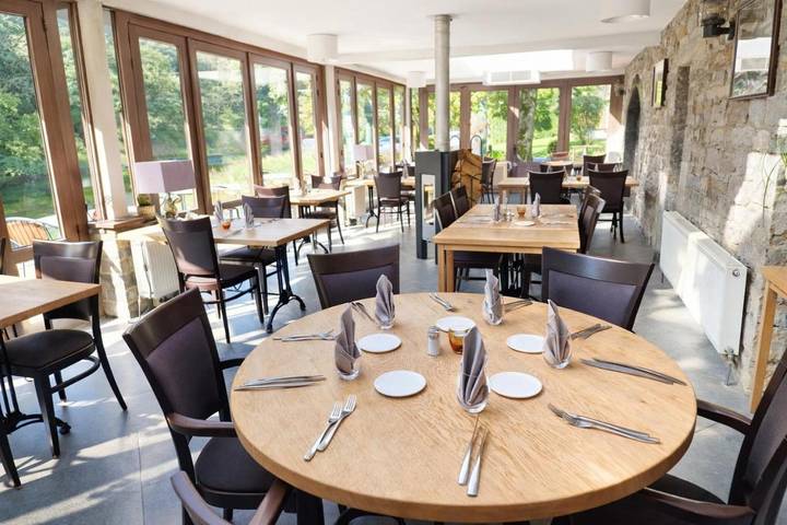 Hôtel pour 2 personnes, avec terrasse ainsi que jardin et vue, animaux acceptés dans Sy - 4