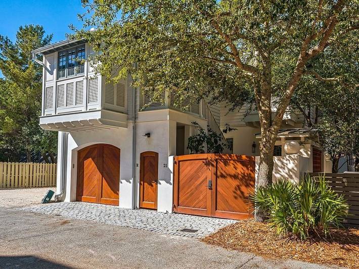 Vacation rental for 8 people, with pool and balcony in Rosemary Beach