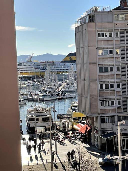 Gîte pour 7 personnes, avec balcon et vue dans Office De Tourisme De Toulon - 4