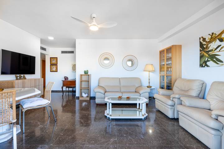 Apartamento entero, La Carihuela Beachfront Ii | Comodidad con Estilo junto al Mar in La Carihuela, Torremolinos