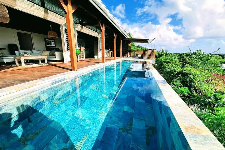 Chalet para 6 personas, con vistas además de piscina y jardín en Guadalupe