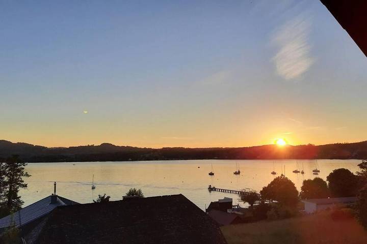 Ferienwohnung für 7 Personen, mit Balkon und Terrasse sowie Seeblick und Ausblick in Schörfling am Attersee
