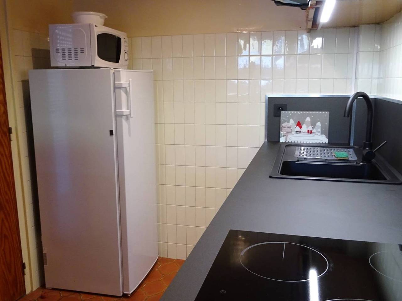 Entire apartment, Ski-in/Ski-out 2-Room Apartment for 6 with Parking, Near Shops in Les Gets, Les Portes du Soleil