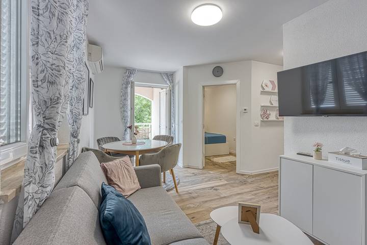 Ferienwohnung für 4 Personen, mit Balkon/Terrasse in Kukci