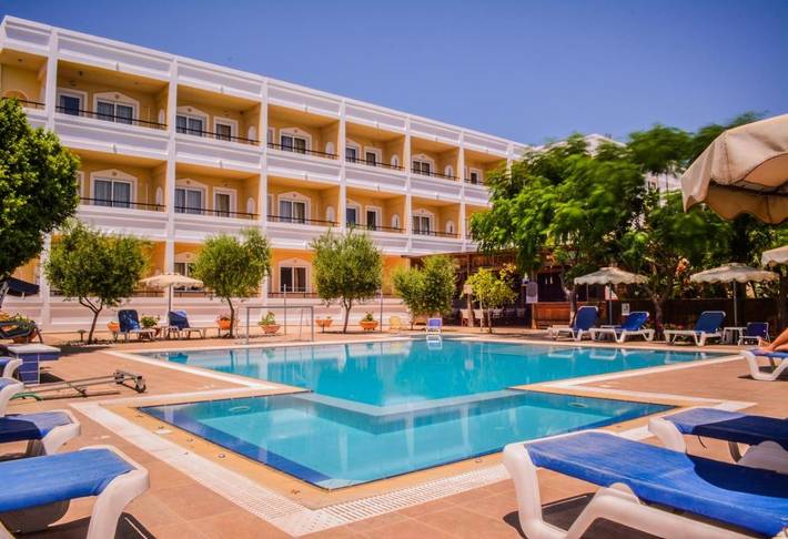 Appart’hôtel pour 2 personnes, avec Balcon et Terrasse ainsi que Jardin et Bassin pour enfant