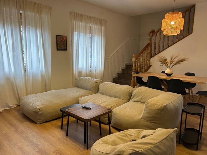 Location de vacances pour 9 personnes, avec Balcon ainsi que Terrasse et Jardin à Monfalcone