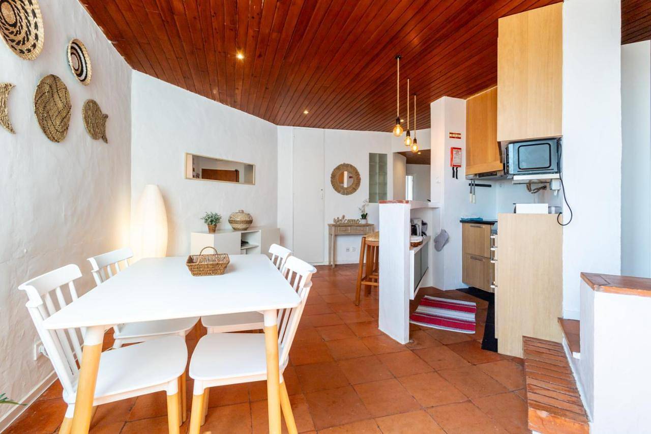 Apartamento inteiro, Two-Bedroom Apartment in Praia das Maçãs, Colares