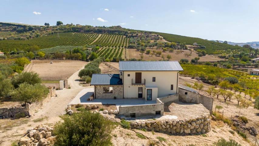 Location de vacances pour 2 personnes, avec vue ainsi que jardin et balcon à Serradifalco