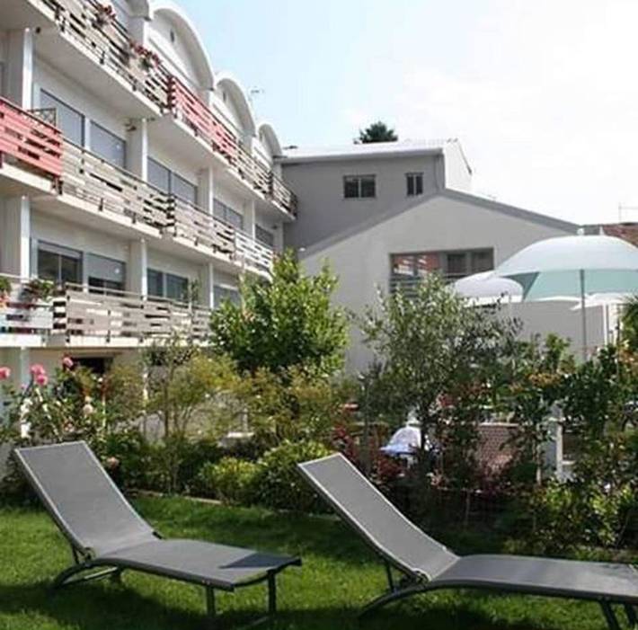 Apartahotel para 2 personas, con vistas y jardín en Liguria