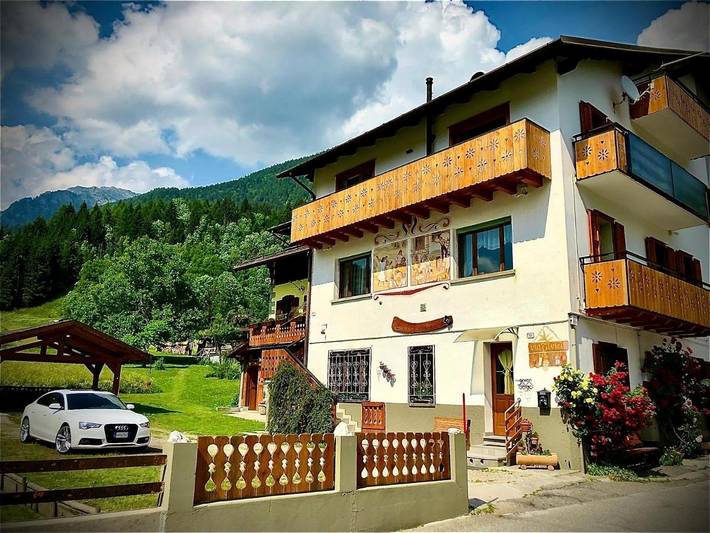 Appartamento per 3 persone, con Balcone e Terrazza nonché Giardino e Piscina per bambini a Forni di Sopra