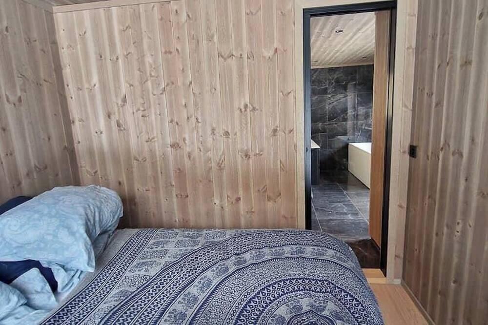 Hütte mit Steg am Fluss Otra im Setesdal in Bygland
