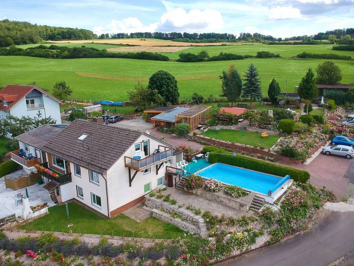 Ferienwohnung für 5 Personen, mit Balkon und Terrasse sowie Garten und Pool in Waldeck