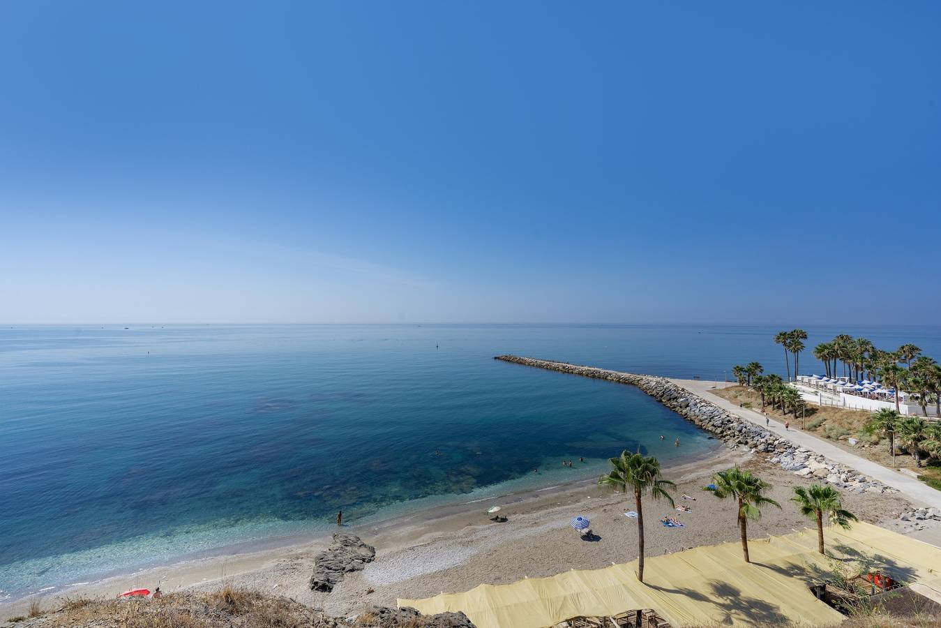 Entire apartment, Oasis Torrequebrada Apartment with Views, Pools, Private Parking and Wi-Fi in Benalmádena Costa, Benalmádena
