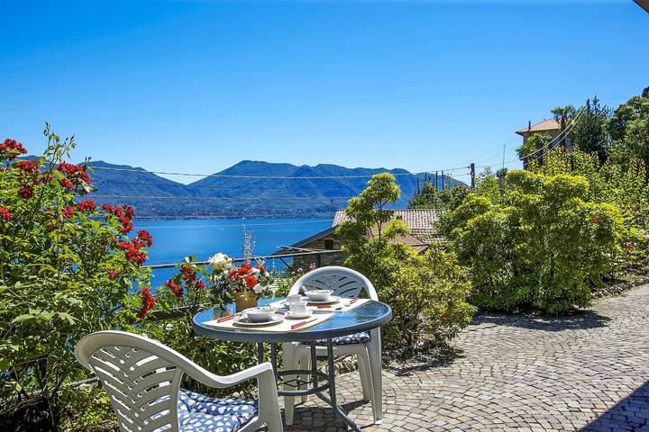 Ferienwohnung für 4 Personen, mit Terrasse und Garten sowie Seeblick und Ausblick in Italien - 3