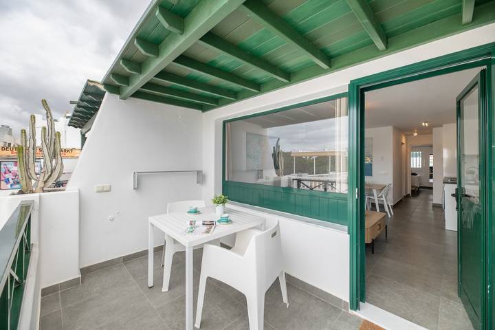 Ganze Wohnung, Ferienwohnung 'Suite4you 50 Meter vom Strand entfernt' mit Meerblick, Wlan und Klimaanlage in Puerto del Carmen, Tías