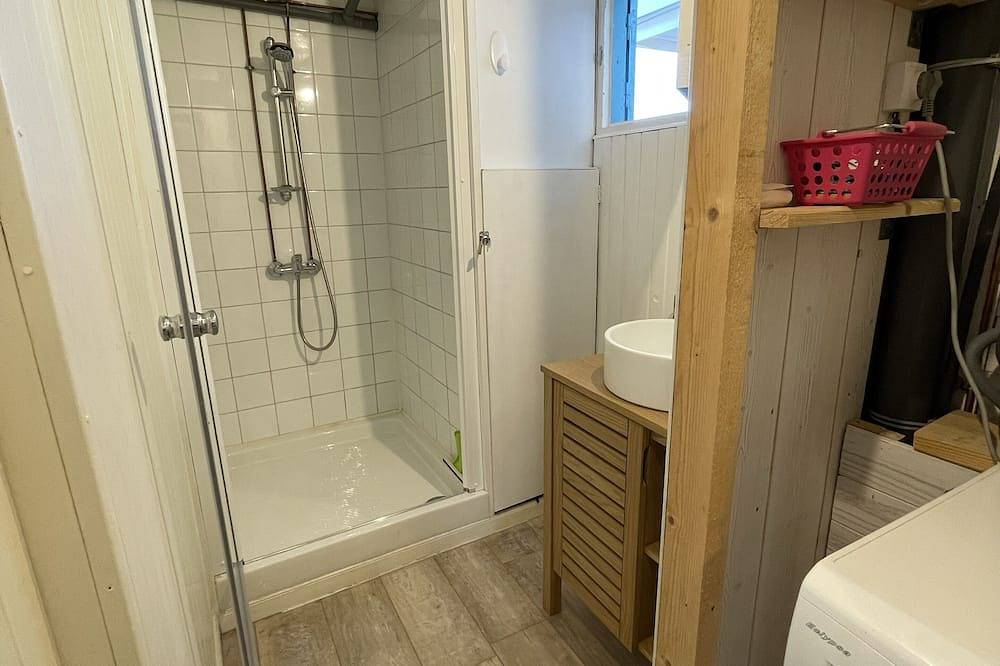 Authentique chalet en bois vue mer 4 couchages in Gruissan (Ville), Gruissan