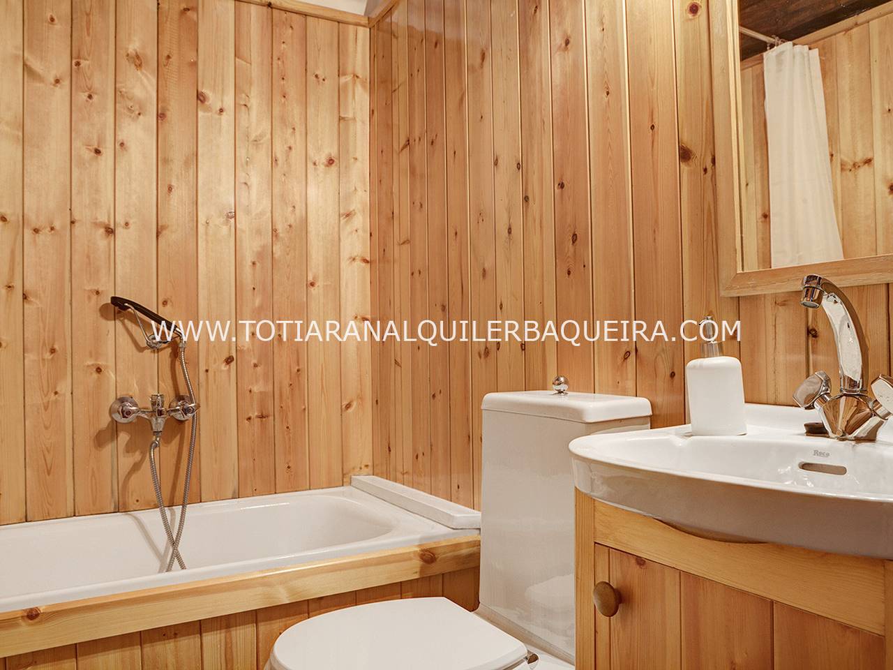 Apartamento entero, Apartamento alpino en Pleta de Baqueira para 6 cerca de las pistas in Baqueira, Alto Arán