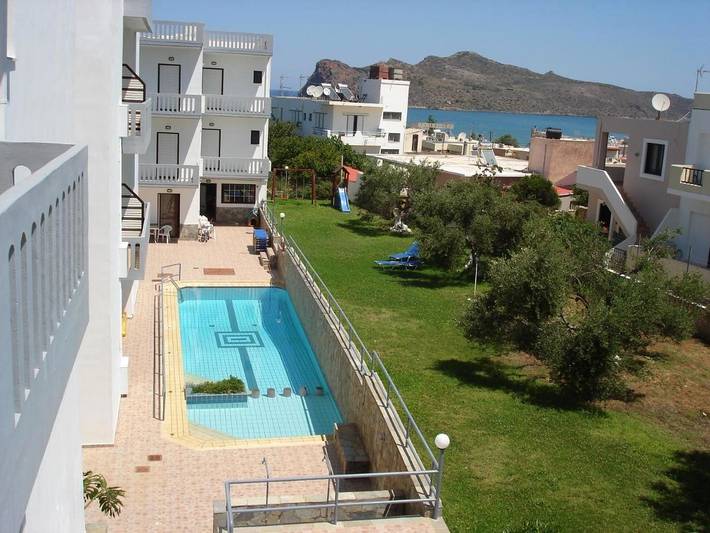 Apartahotel para 2 personas, con jardín además de piscina y vistas en Creta