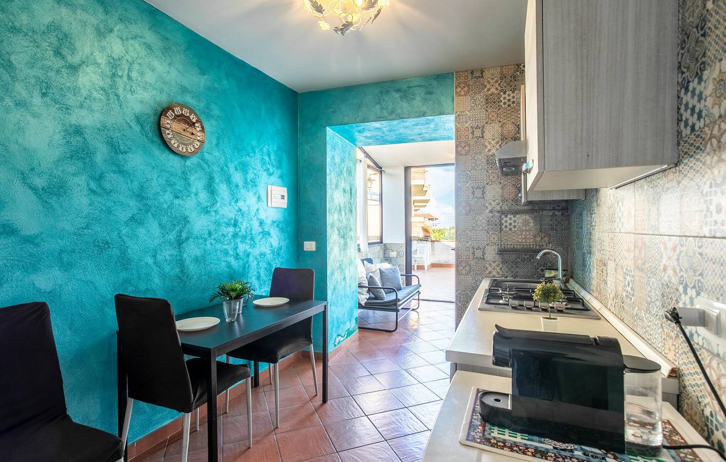 Geheel vakantieappartement, Appartement met zeezicht, zwembad, terras & parkeerplaats in Santa Venerina in Santa Venerina, Etna