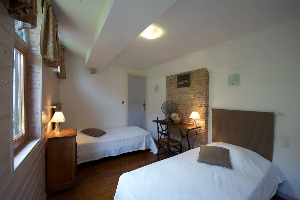 Appartement entier, Appartement en duplex donnant sur une cour in Navarrenx, Béarn
