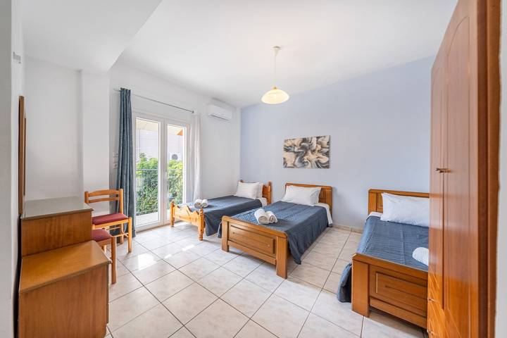 Gîte pour 3 personnes, avec jardin et balcon dans Kavos - 2