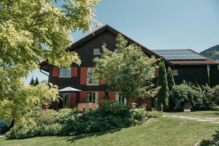 Ferienwohnung für 8 Personen, mit Sauna und Ausblick sowie Garten, mit Haustier