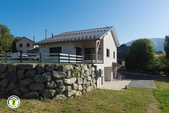 Gîte pour 4 personnes, avec Terrasse ainsi que Jardin et Vue