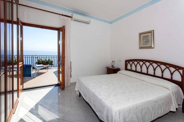Appartamento con vista Mozzafiato, Vasca Idromassaggio e Solarium in Furore, Sorrento Coast