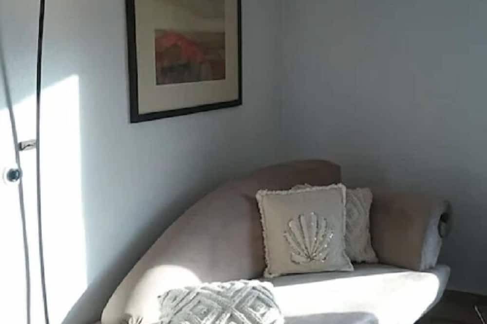 Ganze Wohnung, Ferienwohnung Seeblick mit Seeterrasse, Strand, Steg, Bootsliegeplatz in Alt Schwerin, Plauer See