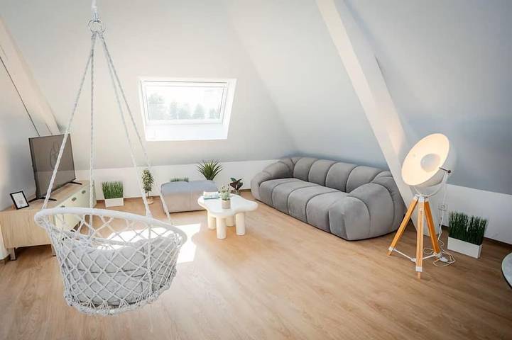 Appartement entier, Up – Proche Basel | Loft Sous Combles & Vue in Saint-Louis, Région de Mulhouse