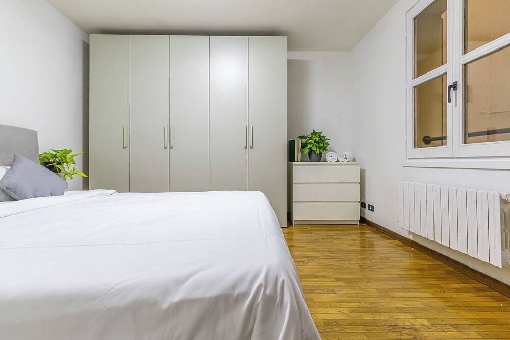 Entire apartment, [Rua Pioppa] 2 ospiti Wifi Parcheggio in Modena, Modena Province