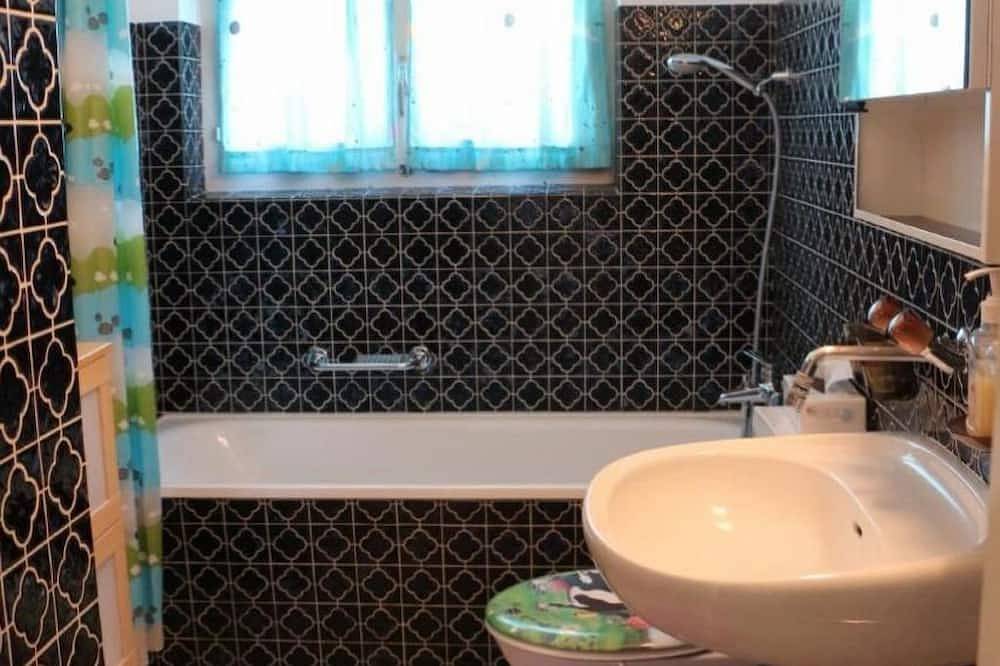 Ganze Wohnung, Ferienwohnung Akalei in Aeschi bei Spiez, Thunersee