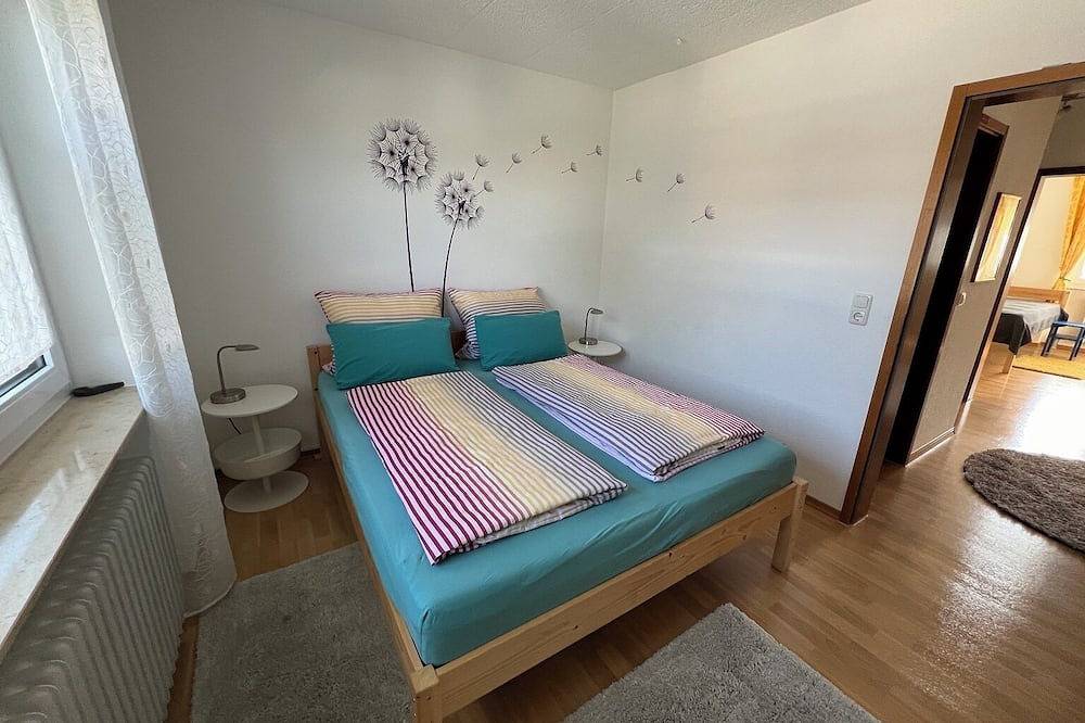 Ganze Wohnung, Große, helle, freundliche Ferienwohnung mit 2 Schlafzimmern und Balkon in Bad Königshofen i.Grabfeld, Rhön-Bayern