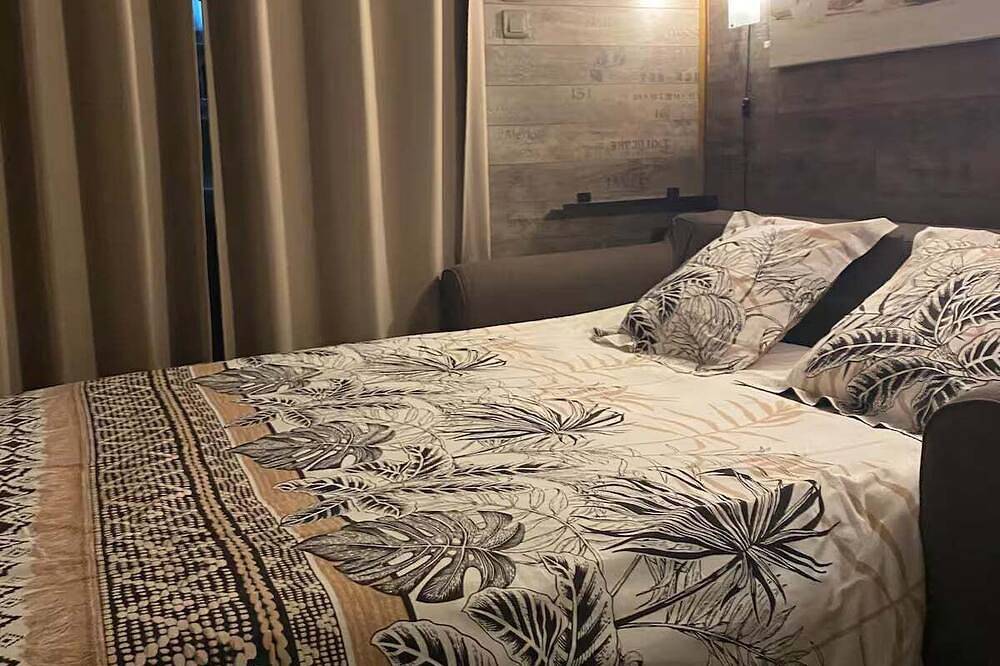 Apartamento entero, Charming studio with terrace and private parking in Barbaira, Región de Carcassonne