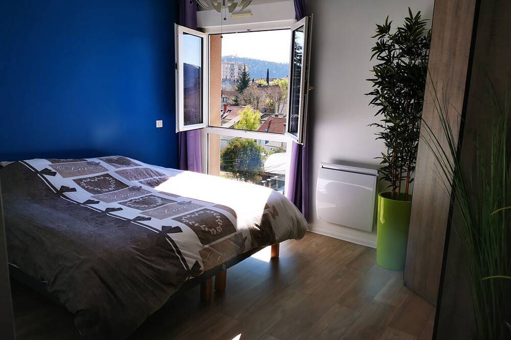 Appartement entier, Bel appartement lumineux, calme,5 min à pied centre ville, Wi-Fi, draps, parking in Cahors, Quercy