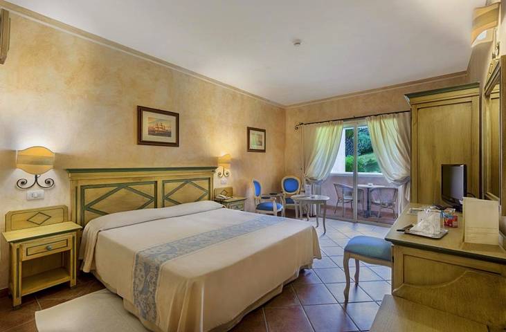 Hôtel pour 3 personnes, avec jacuzzi et jardin ainsi que piscine et sauna