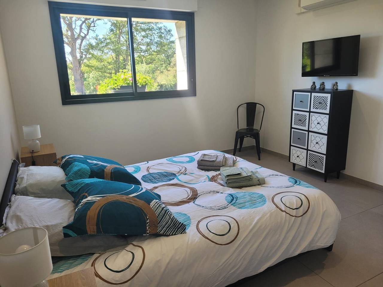 Gîte paisible avec spa et climatisation à Couzon in Couzon, Allier