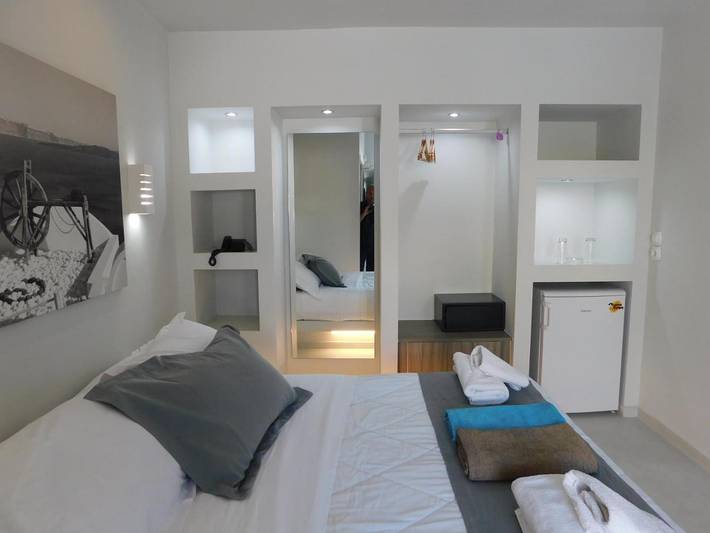 Chambre d’hôte pour 2 personnes, avec piscine et terrasse à Perissa - 2