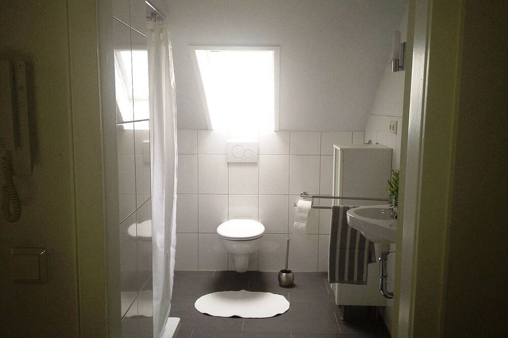 Ganze Wohnung, Top Loftwohnung - 2,4 km Zentrum , grün und ruhig - Bus 150 m in Saarbrücken, Saargau