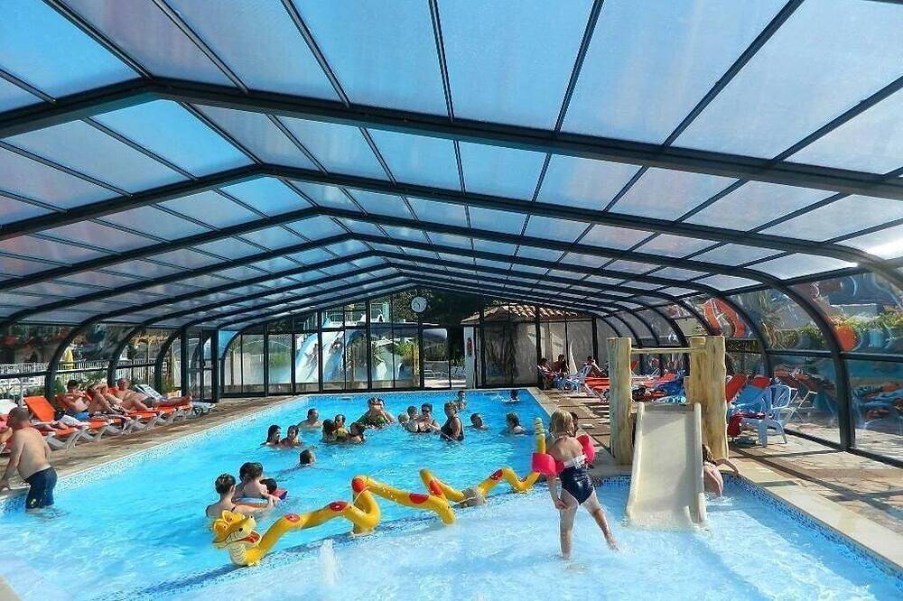 Zecamping 4* espace aquatique locatif Tv Lv clim 40m2 in Challans, Valle del Loira